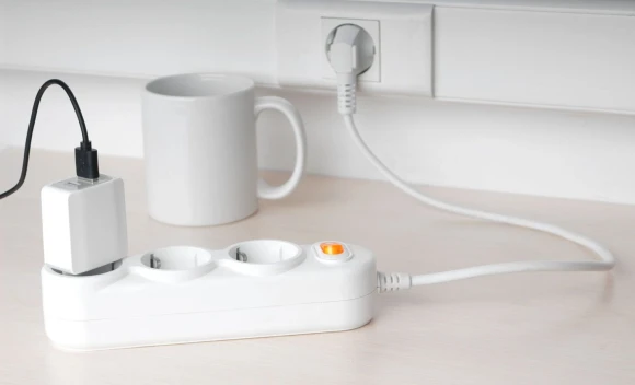 Сетевой удлинитель Powercube PC-1-5M 5м (3 розетки) белый (коробка)