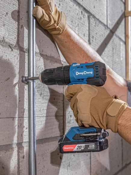 Дрель-шуруповерт DongCheng DCJZ2050i аккум. патрон:быстрозажимной (кейс в комплекте) (DCJZ2050I(TYPE DM)) Дрель-шуруповерт DongCheng DCJZ2050i аккум. патрон:быстрозажимной (кейс в комплекте) (DCJZ2050I(TYPE DM))