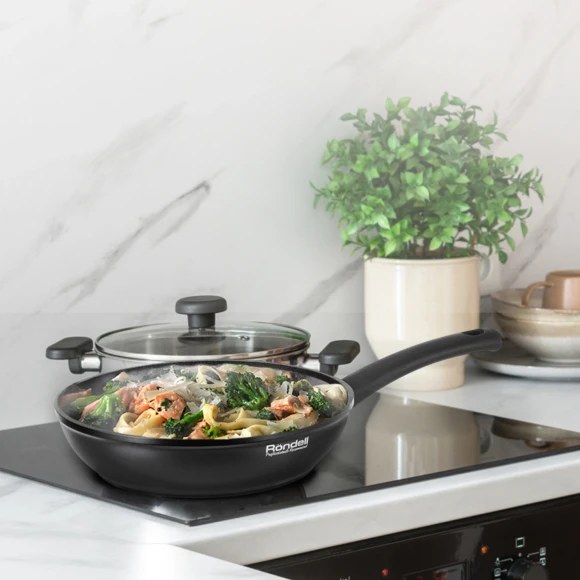 Сковорода Rondell Mustang RDA-597 круглая 24см покрытие: Xylan Plus ручка несъемная (без крышки) черный Сковорода Rondell Mustang RDA-597 круглая 24см покрытие: Xylan Plus ручка несъемная (без крышки) черный