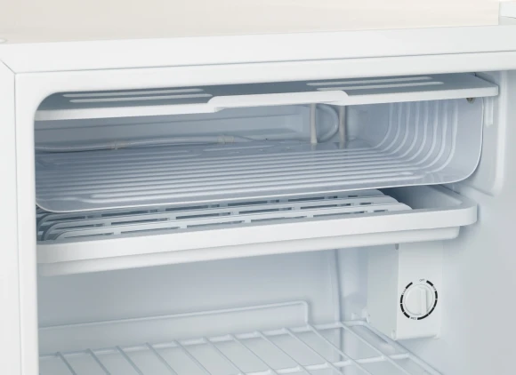 Холодильник Бирюса Б-90 1-нокамерн. белый мат. Холодильник Бирюса Б-90 1-нокамерн. белый мат.