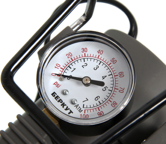 Автомобильный компрессор Berkut R15 40л/мин шланг 1.2м Автомобильный компрессор Berkut R15 40л/мин шланг 1.2м