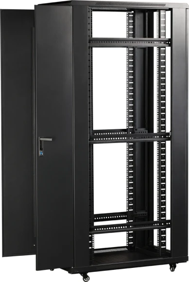 Шкаф серверный Lanmaster (TWT-CBB-32U-6X6-G1) напольный 32U 600x600мм пер.дв.стекл металл 2 бок.пан. 800кг черный 526мм 64.5кг 1610мм IP20 металл