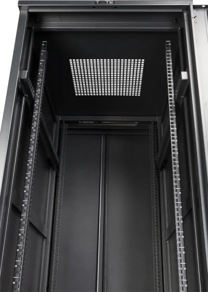 Шкаф серверный Lanmaster (TWT-CBB-32U-6X6-G1) напольный 32U 600x600мм пер.дв.стекл металл 2 бок.пан. 800кг черный 526мм 64.5кг 1610мм IP20 металл
