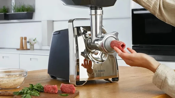 Мясорубка Bosch MFW67440 2000Вт черный/серебристый