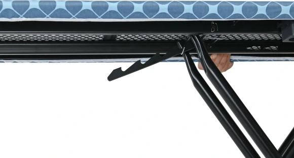 Гладильная доска Starwind SW-IB1550 122x38см рег.высот. черный/синий Гладильная доска Starwind SW-IB1550 122x38см рег.высот. черный/синий