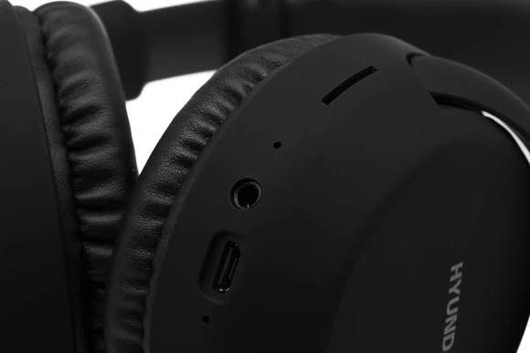 Гарнитура накладные Hyundai H-HP101 черный беспроводные bluetooth оголовье Гарнитура накладные Hyundai H-HP101 черный беспроводные bluetooth оголовье