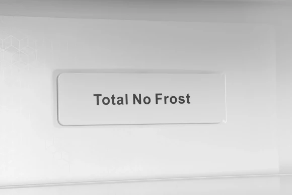 Холодильник Hyundai CM45083F 3-хкамерн. черный