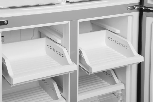 Холодильник Hyundai CM45083F 3-хкамерн. черный