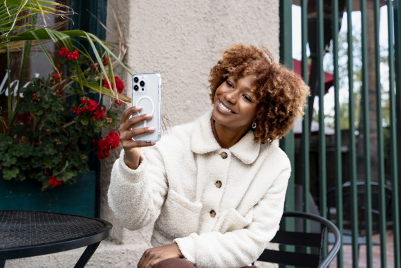 Чехол (клип-кейс) uBear для Apple iPhone 15 Pro Real Mag Case with MagSafe прозрачный (CS253TT61PRL-I23M)