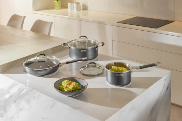 Сковорода Rondell Stern RDS-1264 круглая 26см покрытие: Excalibur ручка несъемная (с крышкой) серый