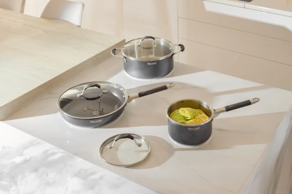 Сковорода Rondell Stern RDS-1264 круглая 26см покрытие: Excalibur ручка несъемная (с крышкой) серый