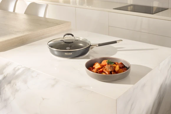 Сковорода Rondell Stern RDS-1264 круглая 26см покрытие: Excalibur ручка несъемная (с крышкой) серый