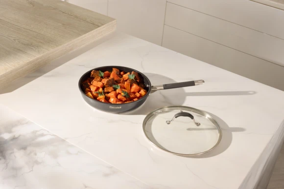 Сковорода Rondell Stern RDS-1264 круглая 26см покрытие: Excalibur ручка несъемная (с крышкой) серый