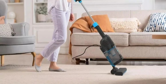 Пылесос-электровеник Candy CVC600B-C черный/голубой