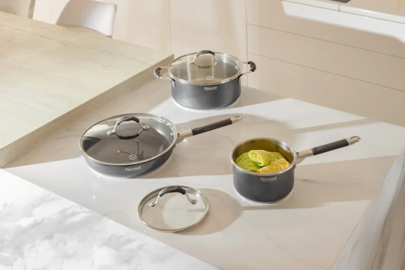 Ковш Rondell Stern RDS-008 1.9л. d=16см (с крышкой) темно-серый