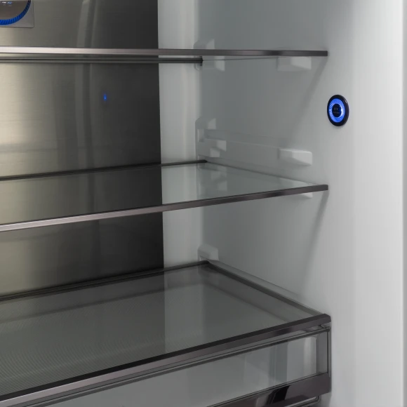 Холодильник Hyundai CM55043F 3-хкамерн. черный стекло инвертер