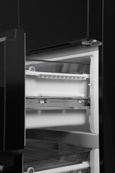 Холодильник Hyundai CM55043F 3-хкамерн. черный стекло инвертер