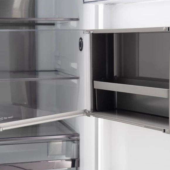 Холодильник Hyundai CM55043F 3-хкамерн. черный стекло инвертер