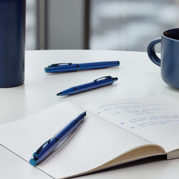 Ручка шариков. Parker IM Monochrome K328 (2172966) Blue PVD M син. черн. подар.кор. Ручка шариков. Parker IM Monochrome K328 (2172966) Blue PVD M син. черн. подар.кор.