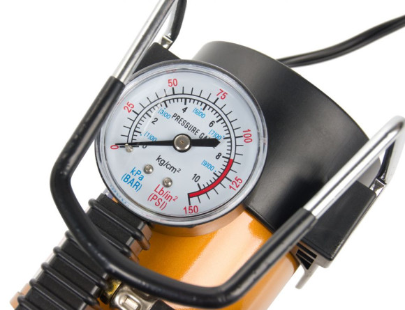 Автомобильный компрессор Starwind CC-220 35л/мин шланг 0.75м