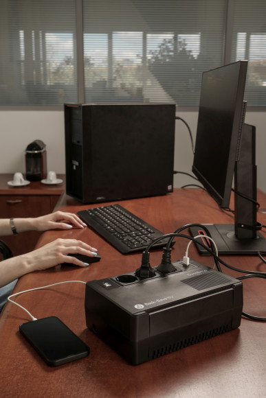 Источник бесперебойного питания Systeme Electriс BV BVSE600RS 360Вт 600ВА черный