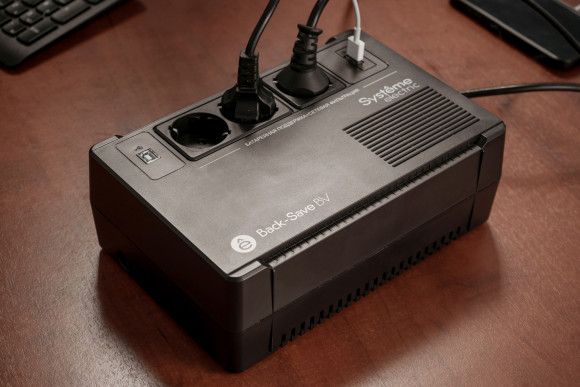 Источник бесперебойного питания Systeme Electriс BV BVSE600RS 360Вт 600ВА черный