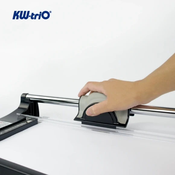 Резак дисковый Kw-Trio 3020 A2/12лист./670мм/автоприжим/защитный экран Резак дисковый Kw-Trio 3020 A2/12лист./670мм/автоприжим/защитный экран
