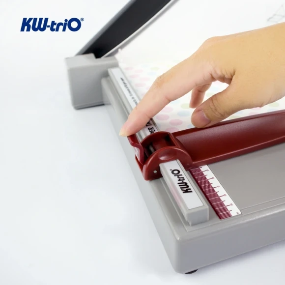 Резак сабельный Kw-Trio 3921 A4/10лист./335мм/ручн.прижим/защитный экран Резак сабельный Kw-Trio 3921 A4/10лист./335мм/ручн.прижим/защитный экран
