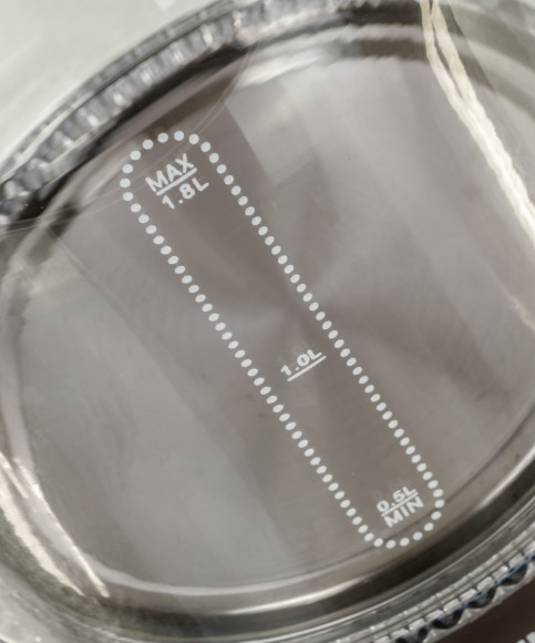 Чайник электрический Starwind SKG1052 1.8л. 1500Вт темно-коричневый/бронзовый корпус: стекло Чайник электрический Starwind SKG1052 1.8л. 1500Вт темно-коричневый/бронзовый корпус: стекло