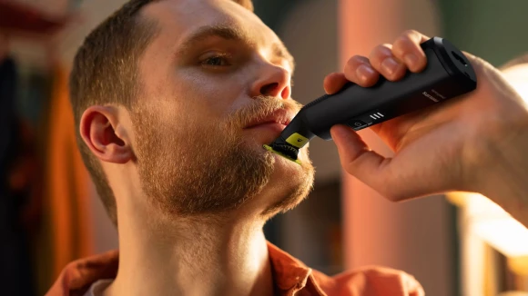 Триммер Philips OneBlade Pro QP6542/15 черный (насадок в компл:2шт)