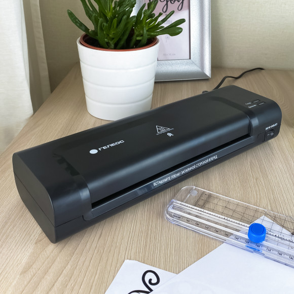 Ламинатор Heleos ЛМ-А4К черный A4 (75-150мкм) 30см/мин (2вал.) лам.фото Ламинатор Heleos ЛМ-А4К черный A4 (75-150мкм) 30см/мин (2вал.) лам.фото