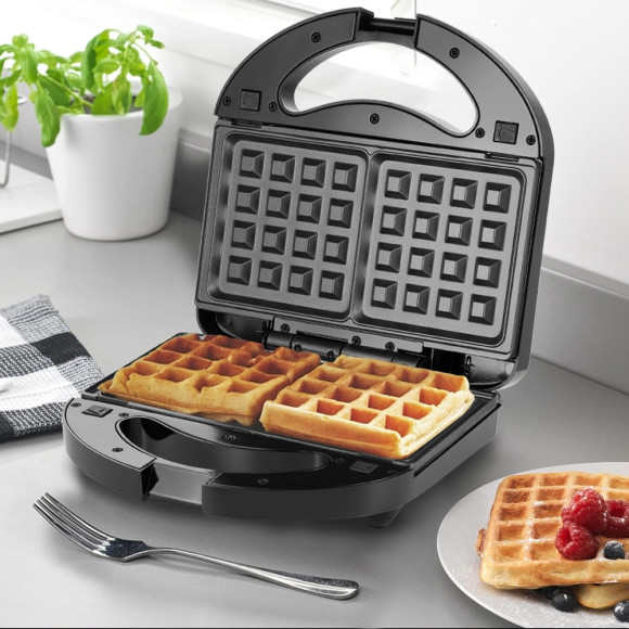 Вафельница Kitfort КТ-3608 750Вт черный/серебристый