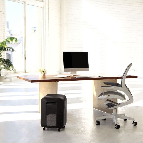 Шредер Fellowes PowerShred LX200 черный (секр.P-4) фрагменты 12лист. 22лтр. скрепки скобы пл.карты Шредер Fellowes PowerShred LX200 черный (секр.P-4) фрагменты 12лист. 22лтр. скрепки скобы пл.карты