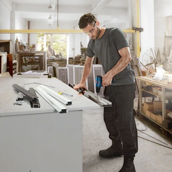 Дрель-шуруповерт Bosch GSR 120-LI аккум. патрон:быстрозажимной (кейс в комплекте) (06019G8000) Дрель-шуруповерт Bosch GSR 120-LI аккум. патрон:быстрозажимной (кейс в комплекте) (06019G8000)