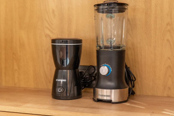 Кофемолка Starwind SGP8426 200Вт сист.помол.:ротац.нож вместим.:80гр черный Кофемолка Starwind SGP8426 200Вт сист.помол.:ротац.нож вместим.:80гр черный