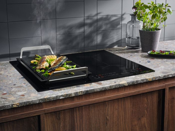 Индукционная варочная поверхность Electrolux EIV634 черный