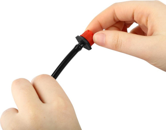 Дождеватель Deko DKI1 3/16" (в комп.:40 предметов) красный черный (065-0895)