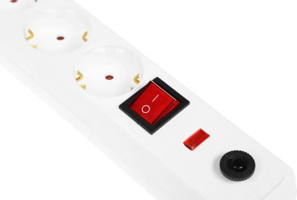 Сетевой фильтр IEK СФ-05К 1.5м (5 розеток) белый (коробка) Сетевой фильтр IEK СФ-05К 1.5м (5 розеток) белый (коробка)