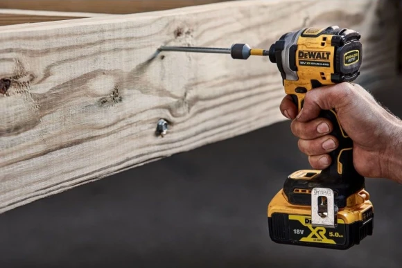 Шуруповерт DeWalt DCF850N-XJ аккум. патрон:шестигр.1/4" Шуруповерт DeWalt DCF850N-XJ аккум. патрон:шестигр.1/4"