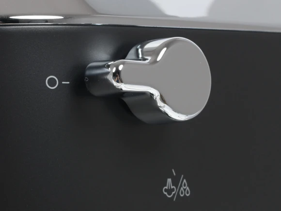 Кофеварка рожковая Delonghi EC685.BK 1350Вт черный