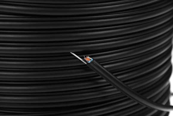 Кабель информационный ITK Generica BC3-C5E04-359-305-G кат.5E FTP 4 пары 24AWG LDPE внешний 305м черный Кабель информационный ITK Generica BC3-C5E04-359-305-G кат.5E FTP 4 пары 24AWG LDPE внешний 305м черный