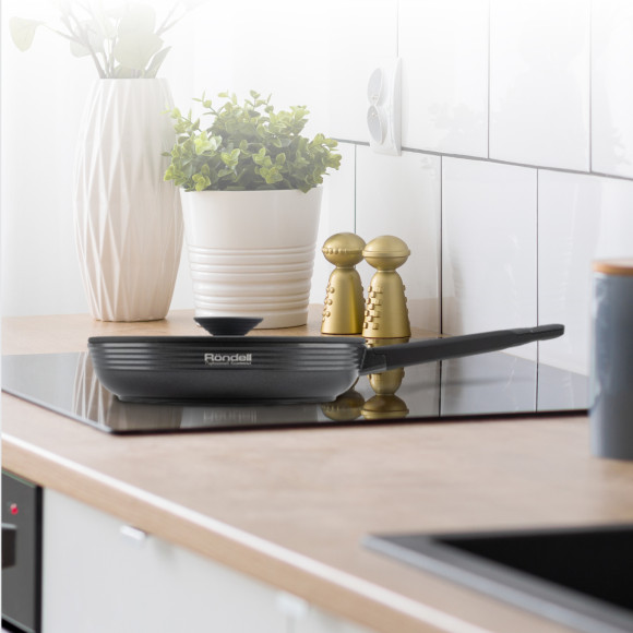 Сковорода Rondell Kontur RDA-1487 круглая 26см покрытие: Xylan Plus ручка несъемная (с крышкой) графитовый