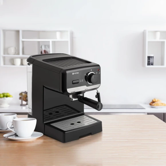 Кофеварка рожковая Vitek VT-1502 1050Вт черный Кофеварка рожковая Vitek VT-1502 1050Вт черный