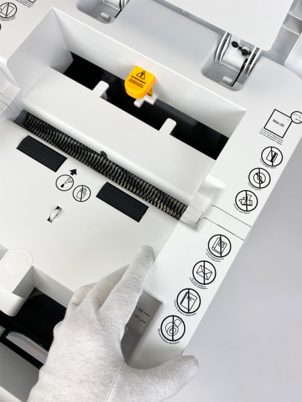 Шредер Heleos АП40-5 белый с автоподачей (секр.P-5) фрагменты 180лист. 37лтр. скрепки скобы пл.карты Шредер Heleos АП40-5 белый с автоподачей (секр.P-5) фрагменты 180лист. 37лтр. скрепки скобы пл.карты