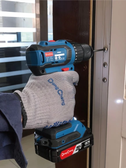 Дрель-шуруповерт DongCheng DCJZ2040 аккум. патрон:быстрозажимной (кейс в комплекте) (DCJZ2040(TYPE AM)) Дрель-шуруповерт DongCheng DCJZ2040 аккум. патрон:быстрозажимной (кейс в комплекте) (DCJZ2040(TYPE AM))