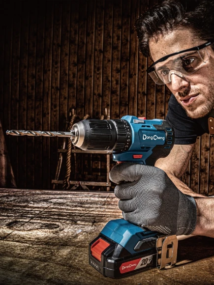 Дрель-шуруповерт DongCheng DCJZ2050 аккум. патрон:быстрозажимной (кейс в комплекте) (DCJZ2050(TYPE DM)) Дрель-шуруповерт DongCheng DCJZ2050 аккум. патрон:быстрозажимной (кейс в комплекте) (DCJZ2050(TYPE DM))