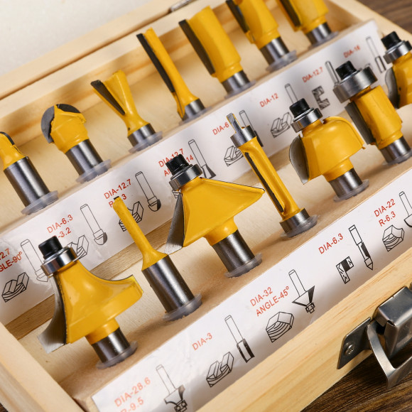 Набор фрез Deko DH16 (065-0790) d(посад.)=8мм (фрезеры) (упак.:16шт) Набор фрез Deko DH16 (065-0790) d(посад.)=8мм (фрезеры) (упак.:16шт)