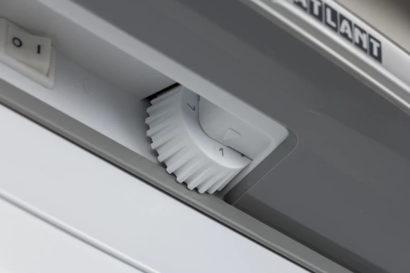 Морозильная камера Атлант M-7184-080 серебристый Морозильная камера Атлант M-7184-080 серебристый