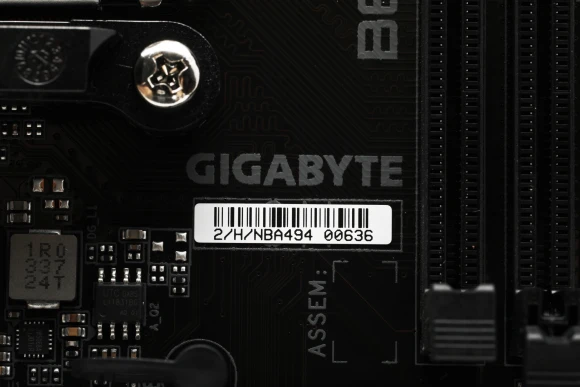 Материнская плата Gigabyte B650M S2H Socket AM5 AMD B650 2xDDR5 mATX AC`97 8ch(7.1) GbLAN RAID+VGA+HDMI+DP