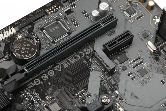 Материнская плата Gigabyte B650M S2H Socket AM5 AMD B650 2xDDR5 mATX AC`97 8ch(7.1) GbLAN RAID+VGA+HDMI+DP